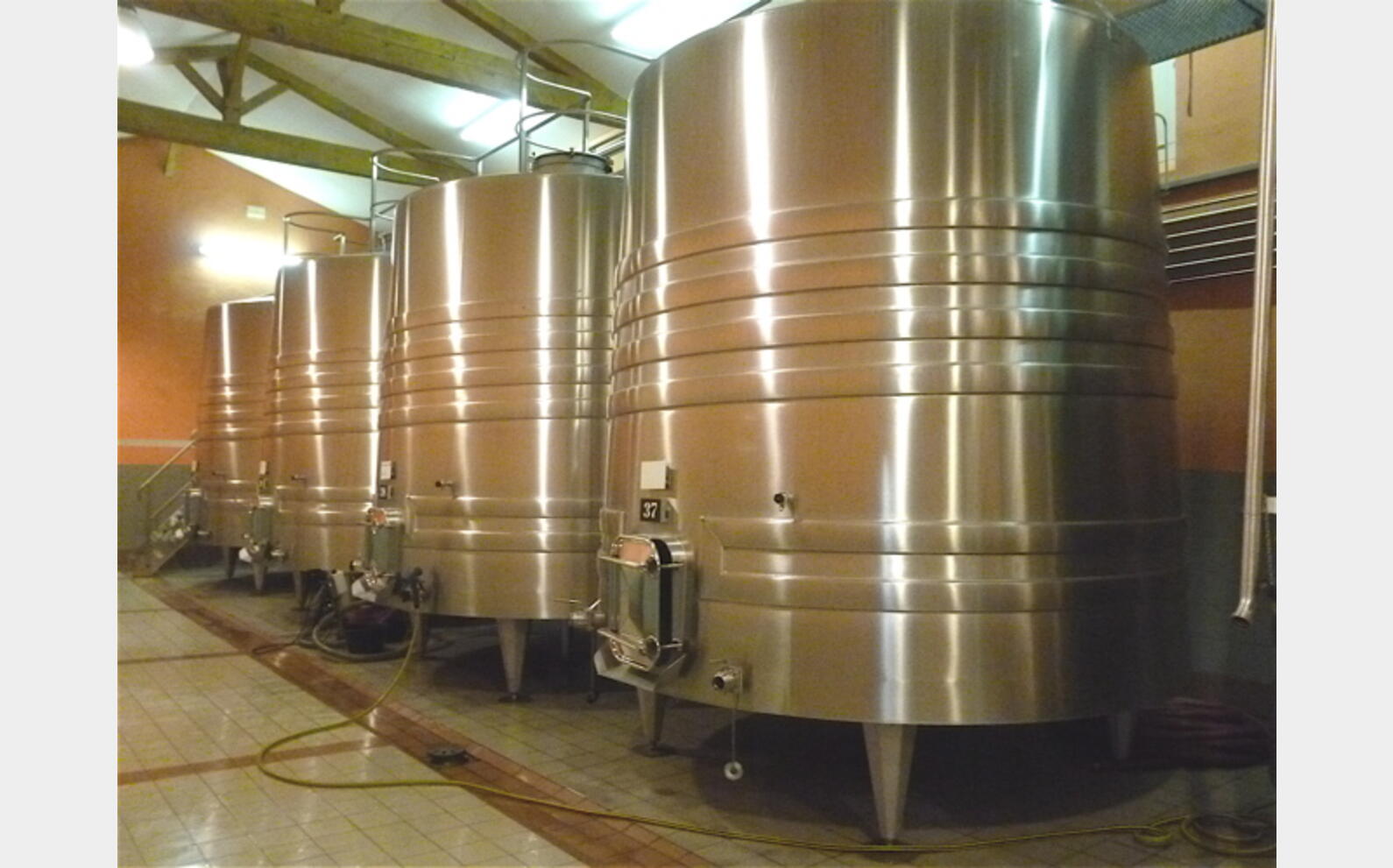 Cuve inox tronconique sur pieds Ann&eacute;e : 1999 Marque : PIERRE GUERIN