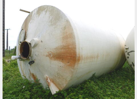 cuve stockage polyester Volume : 300 hecto (30000 litres)
