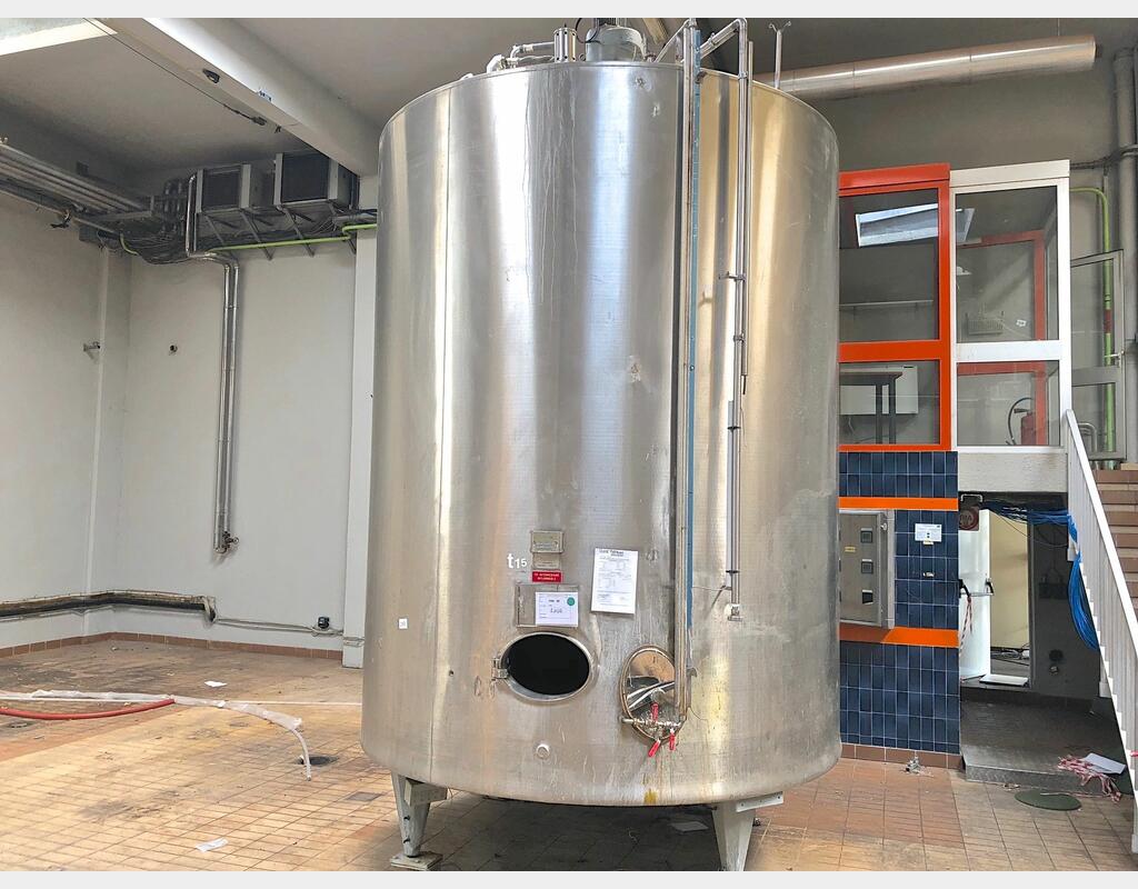 Cuve inox 316 sur pieds agité isolé  - 20.000 litres, avec circuit coquillé
