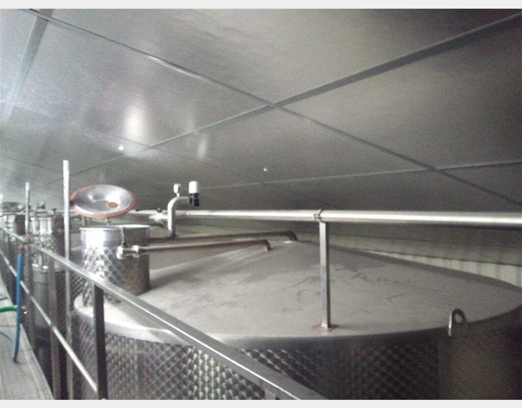 CUVE INOX 316 L FOND PLAT DE 360 HLS - TOIT CONIQUE AVEC CHEMINEE DEPORTEE