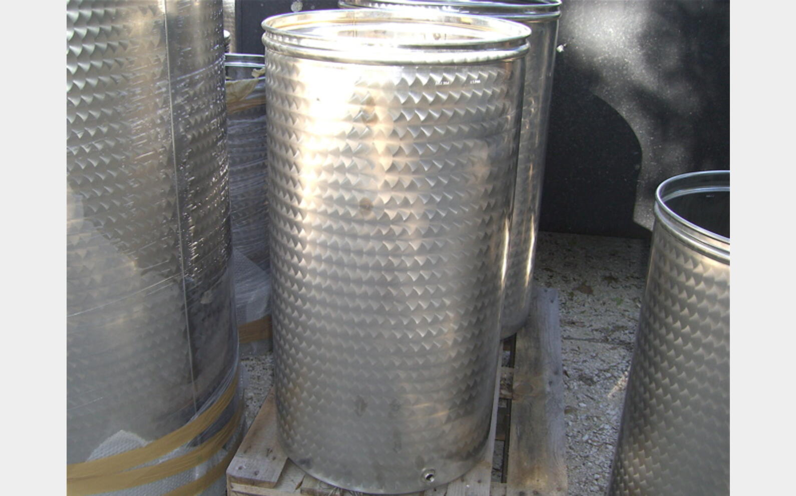 CUVE INOX CYLINDRIQUE A FOND PLAT - A CHAPEAU FLOTTANT 200 L