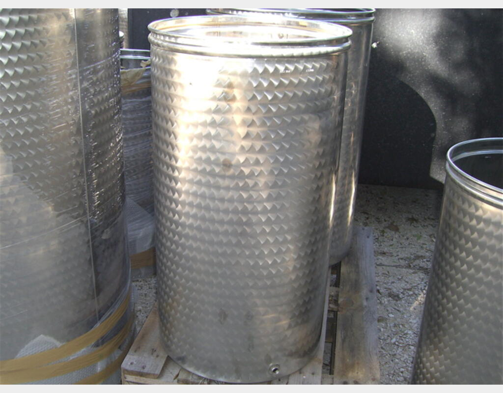Cuve inox 304  &agrave; chapeau flottant MATERIEL NEUF