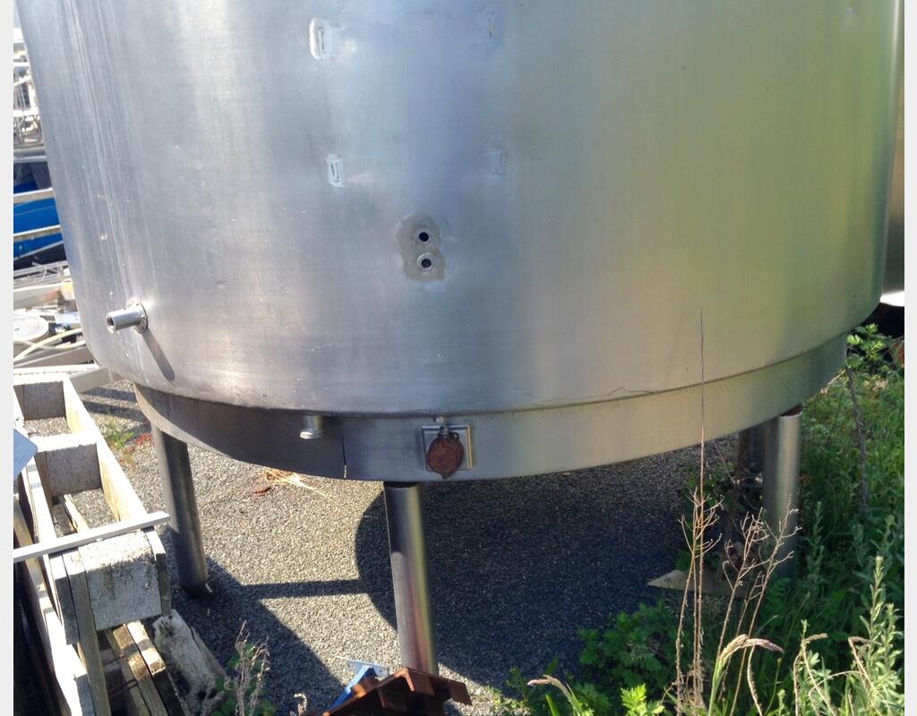 Cuve inox cylindrique agitée isolée - Volume : 7500 litres