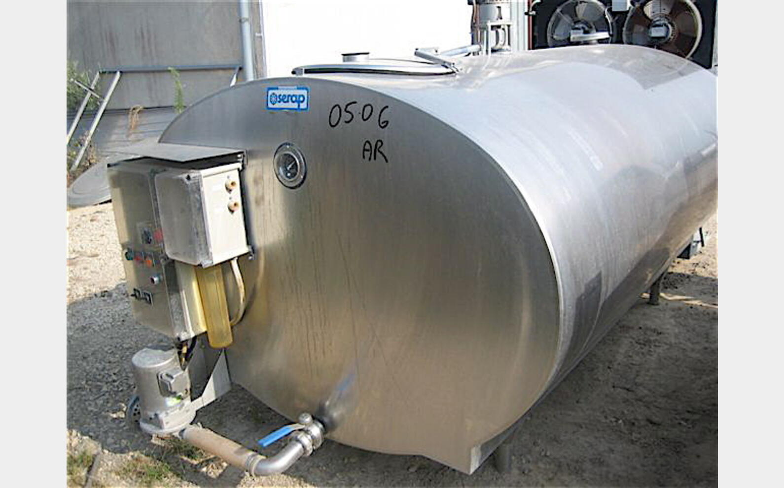 Tank à lait Serap 2500 litres Inox 304 , isolation INOX Occasion Tank à lait Serap 2500 litres Inox 304 , isolation INOX Occasion