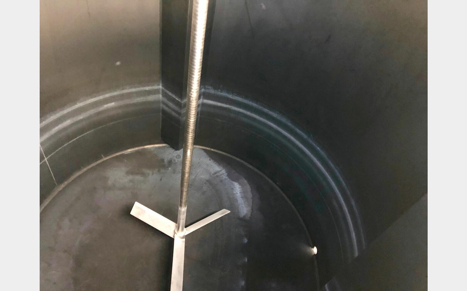 Cuve PEHD de 5000 L avec agitation