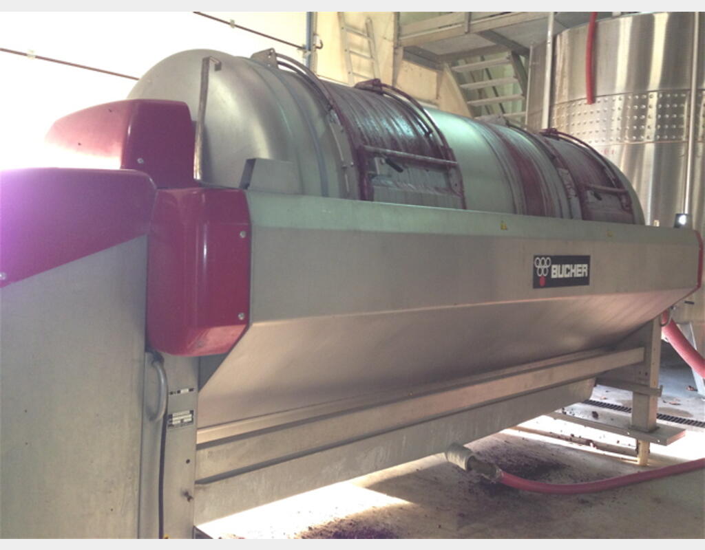 pressoir cage ferm&eacute;e Ann&eacute;e : 1998