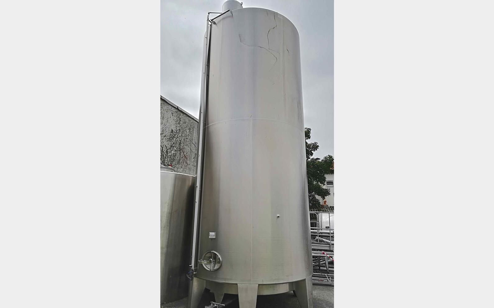 Cuve INOX 316 agit&eacute;e de Volume : 330 hecto (33.000 litres)