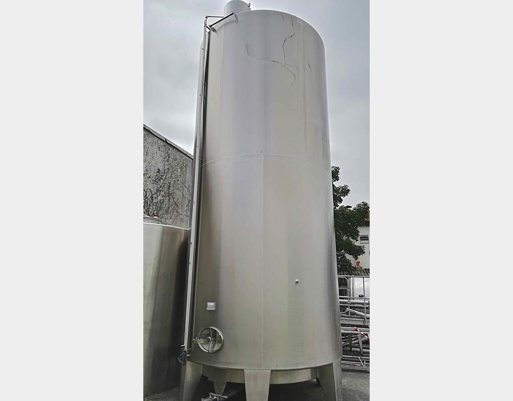 Cuve INOX 316 agit&eacute;e de Volume : 330 hecto (33.000 litres)