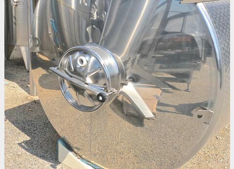 cuve Inox ferm&eacute;e sur pieds MATERIEL NEUF