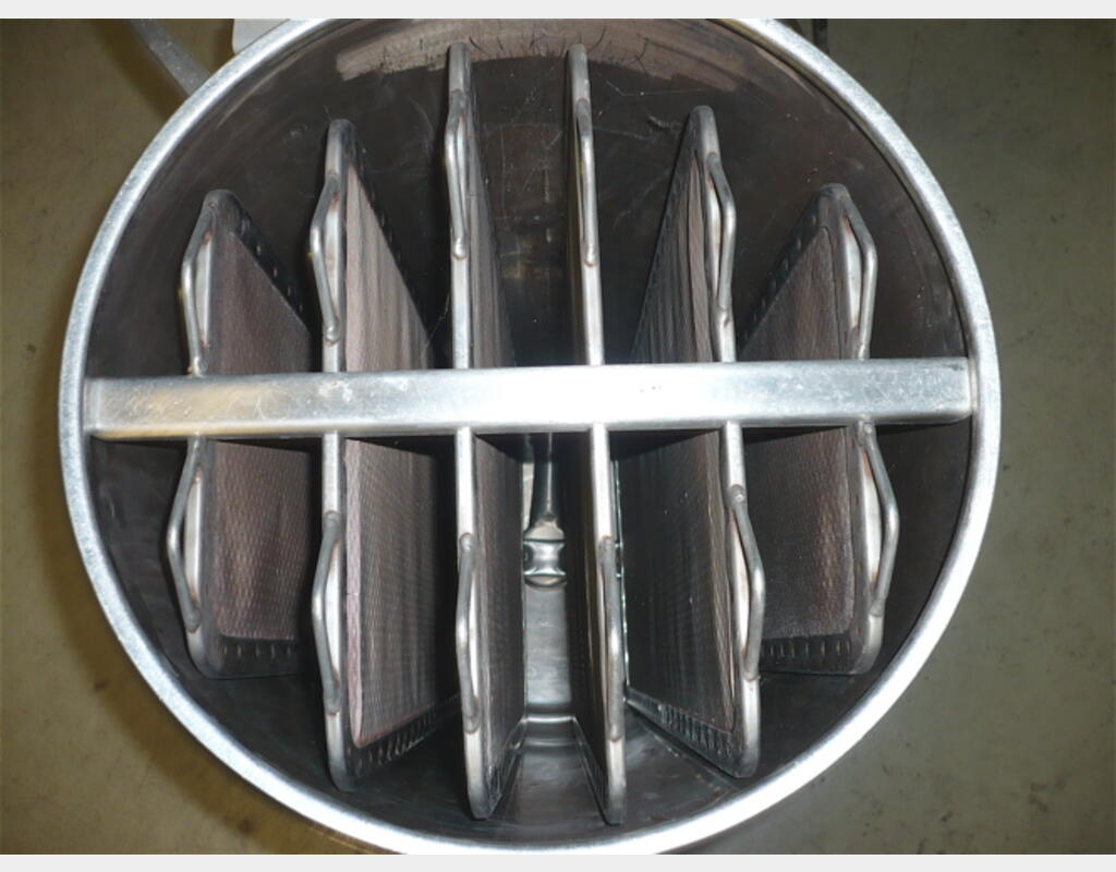 Filtre INOX à plaques. - Q : 20 à 80 l/min. Marque : VELO.