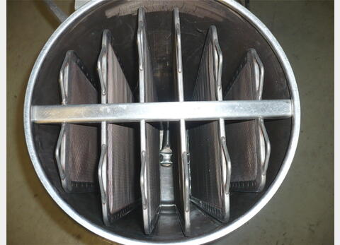 Filtre INOX à plaques. - Q : 20 à 80 l/min. Marque : VELO.