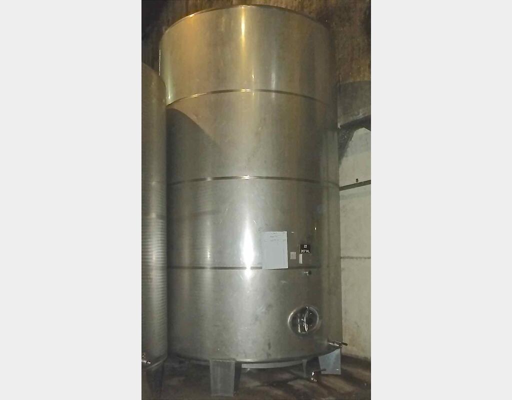 Cuve inox ferm&eacute;e sur pieds