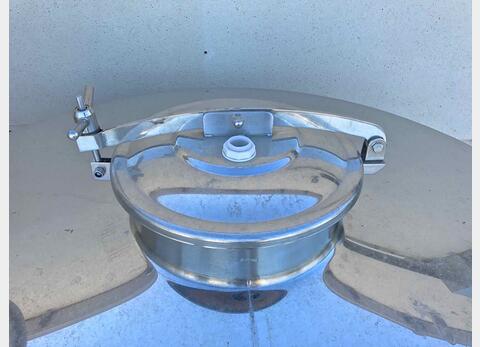 cuve INOX ferm&eacute;e sur pieds de 5300 litres MATERIEL NEUF