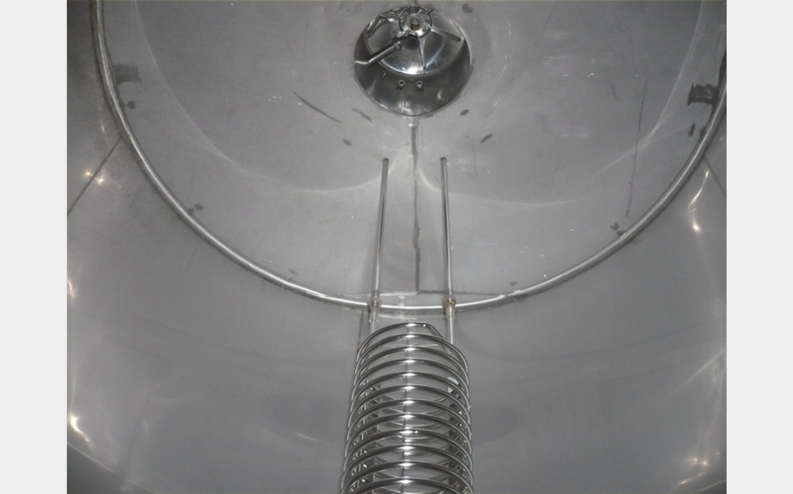 cuve de stockage INOX 304 avec serpentin provenance vinicole