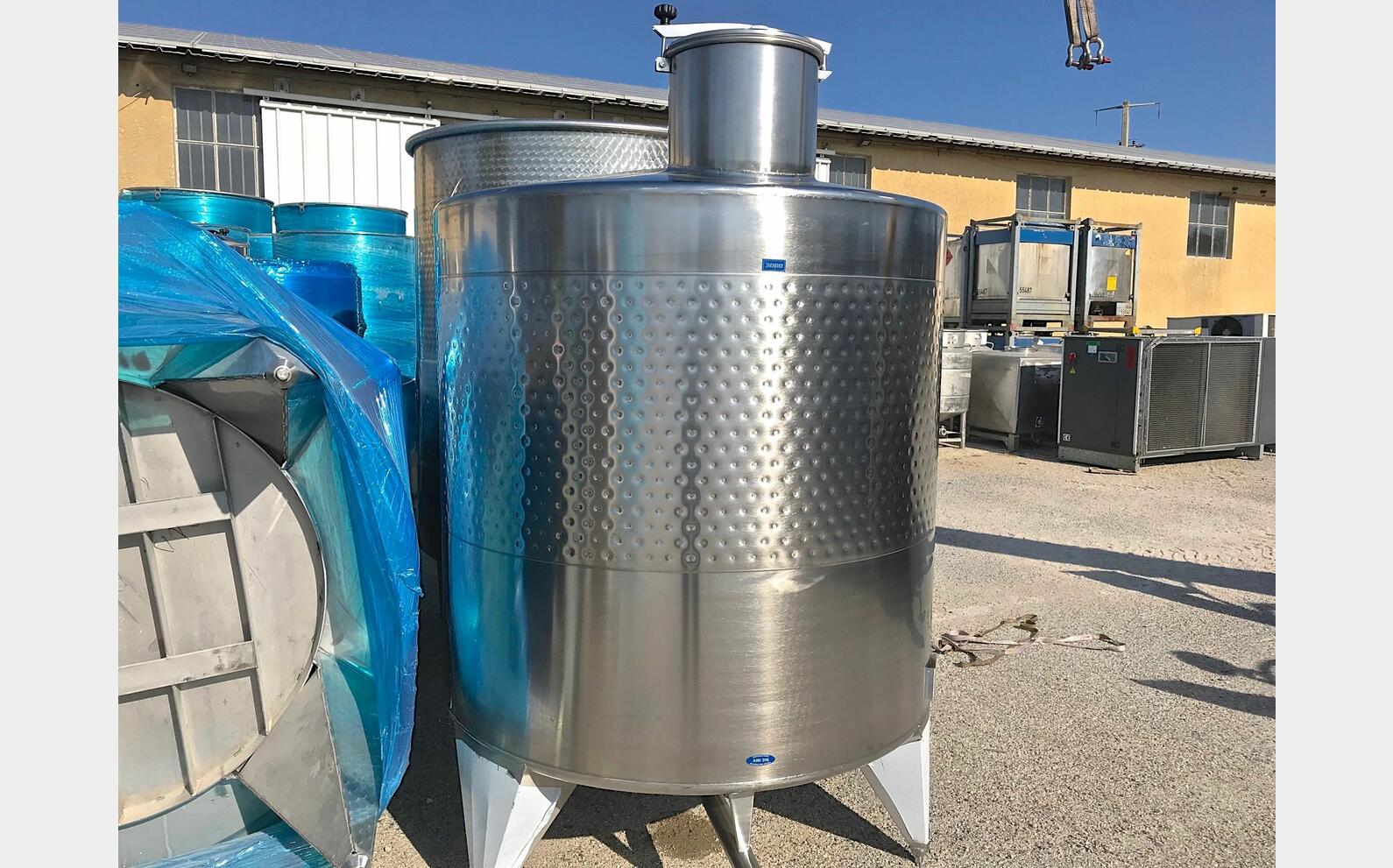 cuve INOX 316 ferm&eacute;e sur pieds MATERIEL NEUF