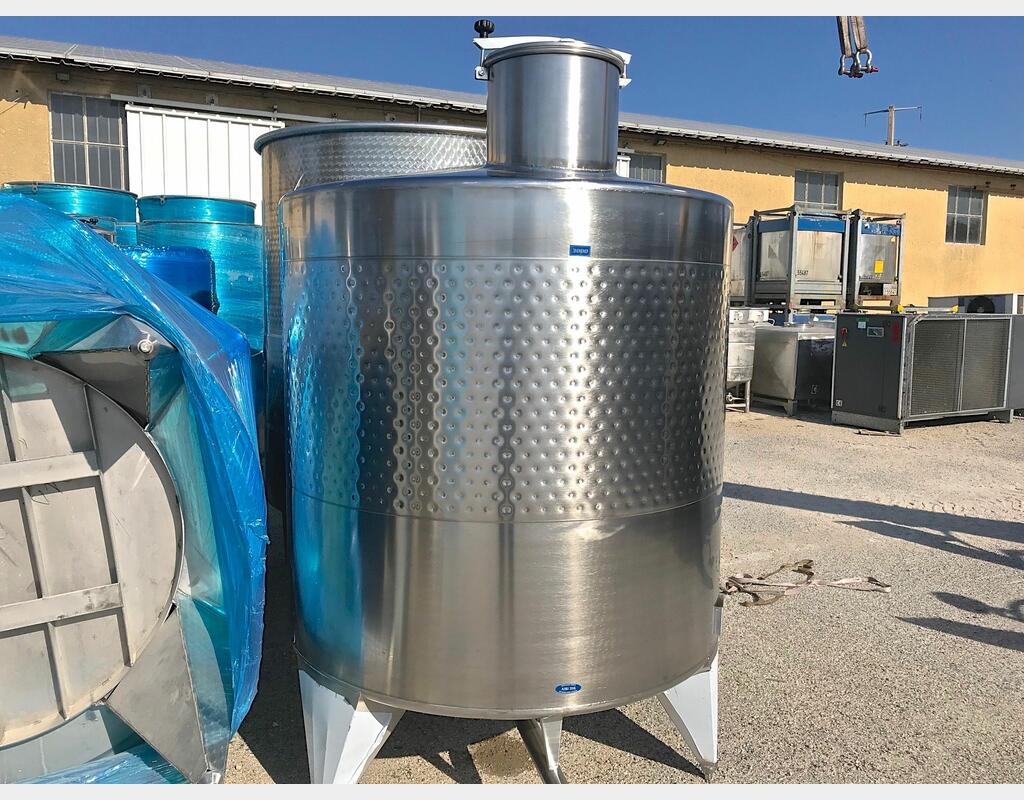 cuve INOX 316 ferm&eacute;e sur pieds MATERIEL NEUF
