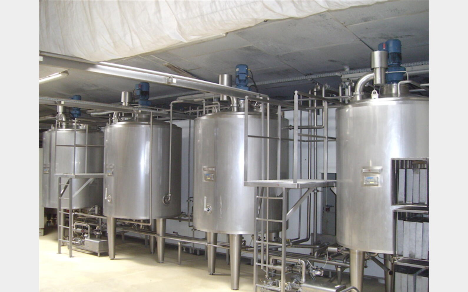 Cuves inox de m&eacute;lange Prominox de 2000 litres Agitation h&eacute;lice et racleur