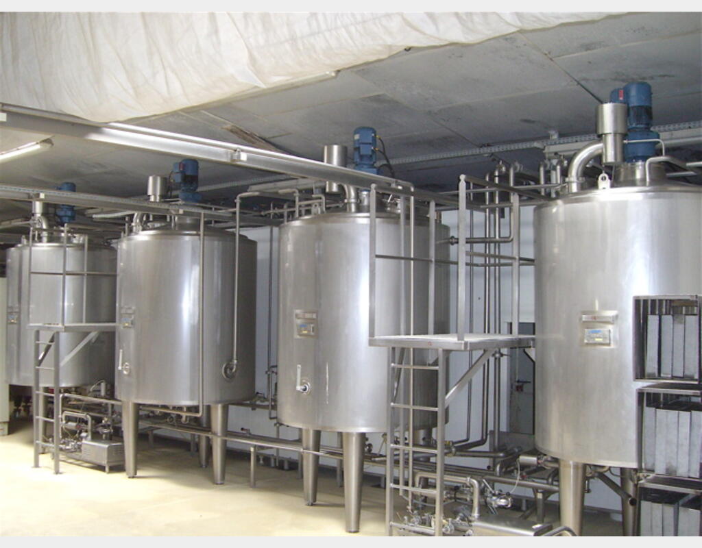 Cuves inox de m&eacute;lange Prominox de 2000 litres Agitation h&eacute;lice et racleur