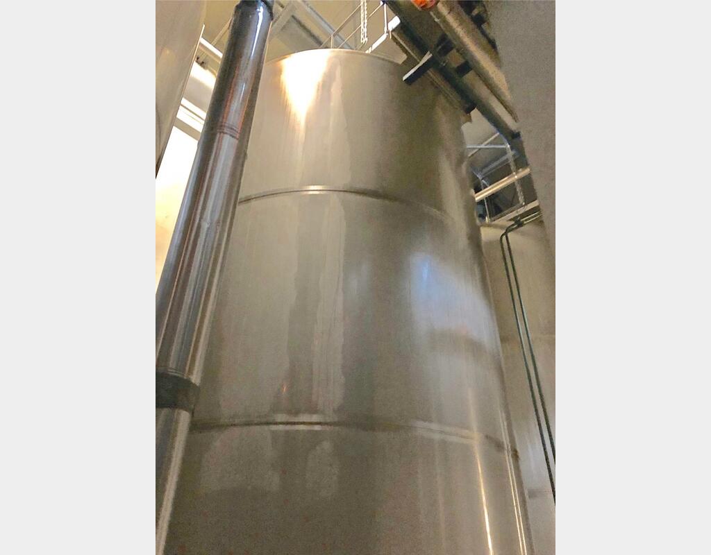 Insulated stainless steel mixing tank