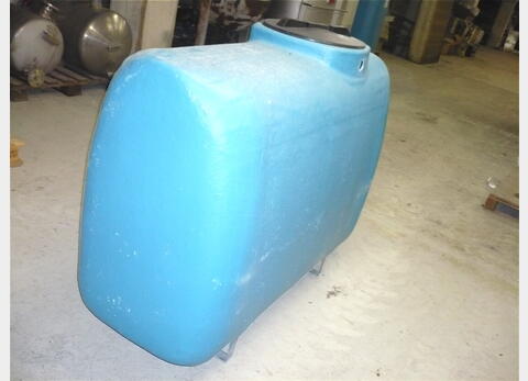 cuve stockage POLYESTER Volume : 1.000 litres MATERIEL NEUF ET COUVERCLE AVEC EVENT