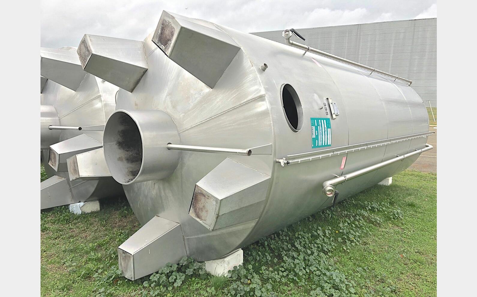 Cuve inox ferm&eacute;e