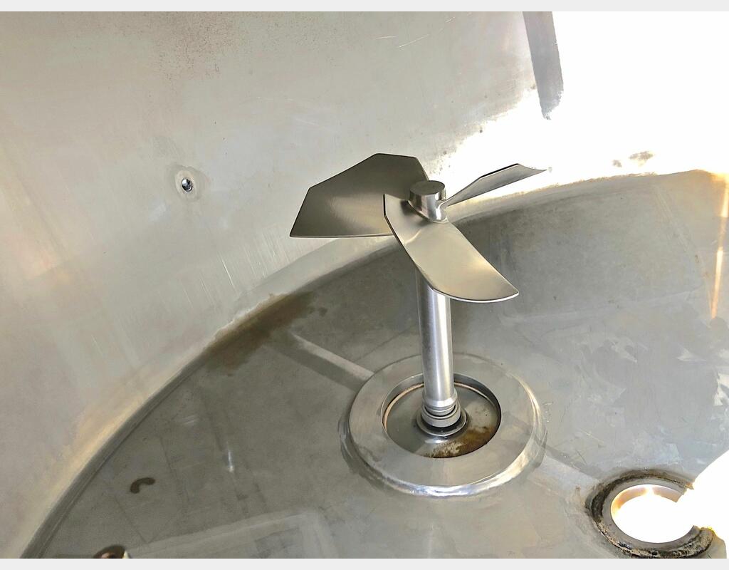 Cuve inox fond conique sur pieds - 3.000 litres