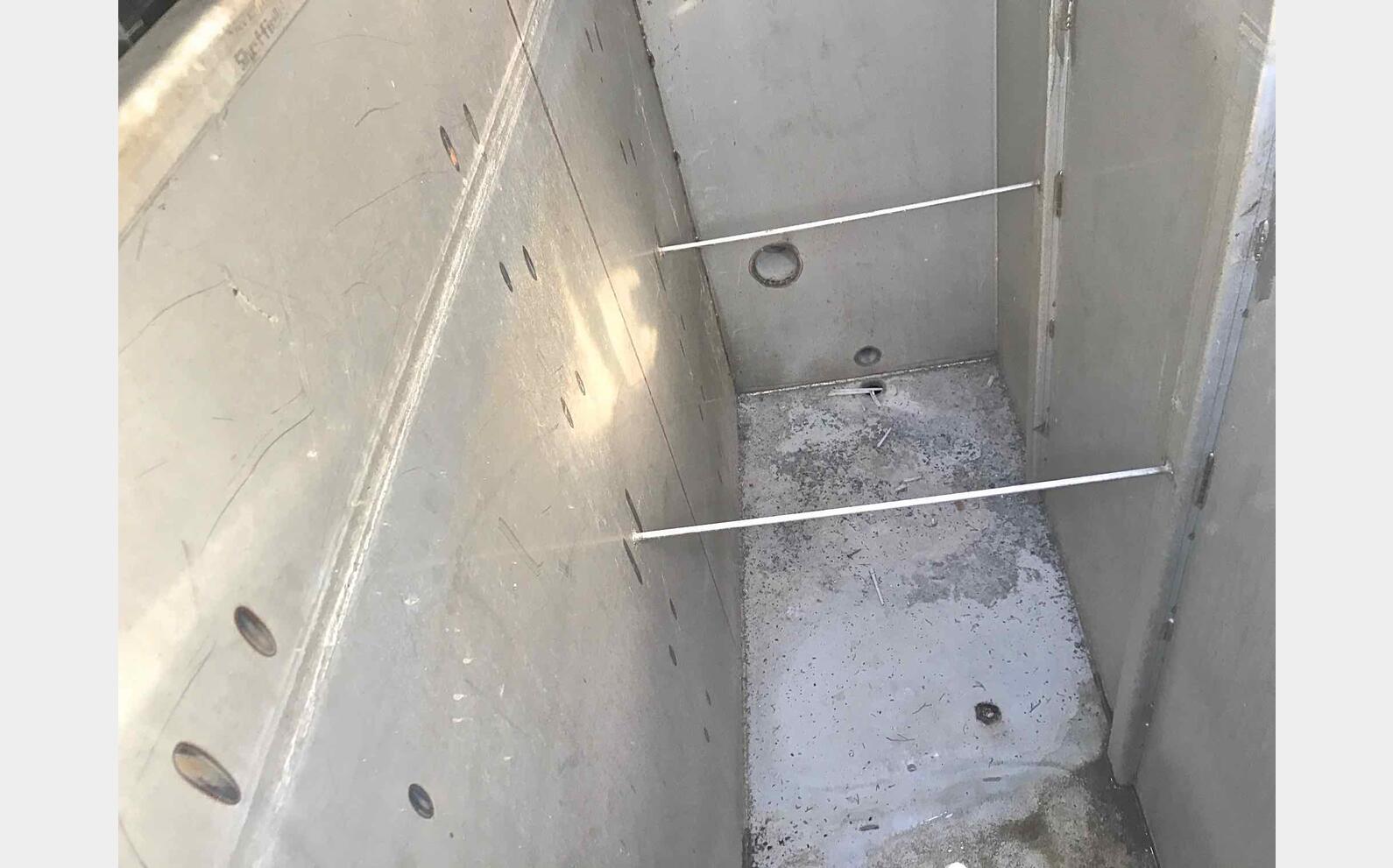 cuve stockage Inox isol&eacute;e parall&eacute;l&eacute;pip&egrave;dique