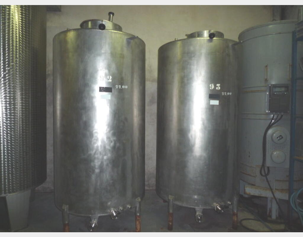 Cuve de stockage INOX - Volume : 22 hectos (2200 litres)