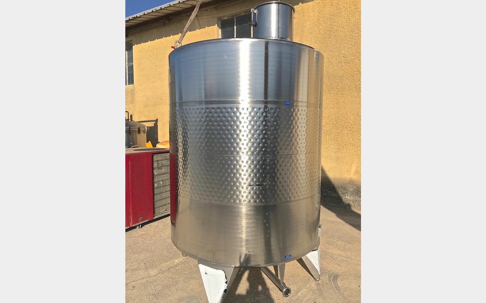 cuve INOX 316 ferm&eacute;e sur pieds MATERIEL NEUF