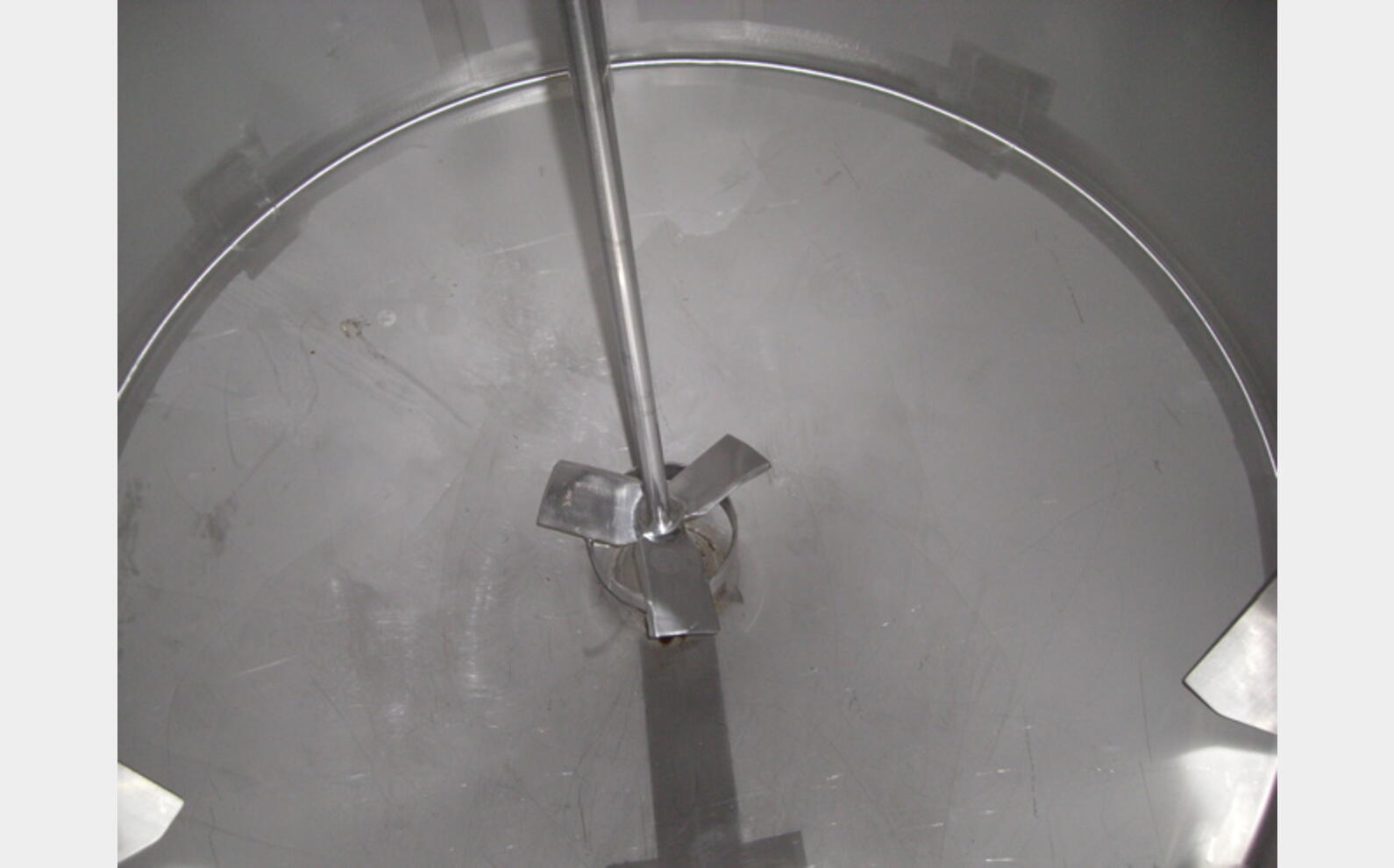 Cuve inox 316L agit&eacute;e de 1.500 litres Cuve agit&eacute;e , mobile