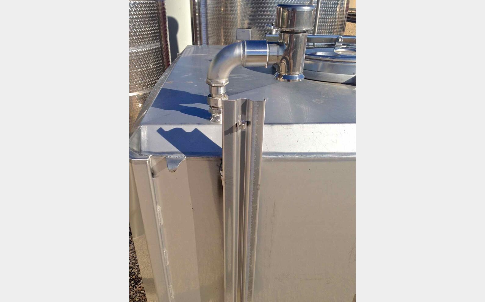 Cuve inox de stockage parall&eacute;l&eacute;pip&egrave;dique Marque CITA