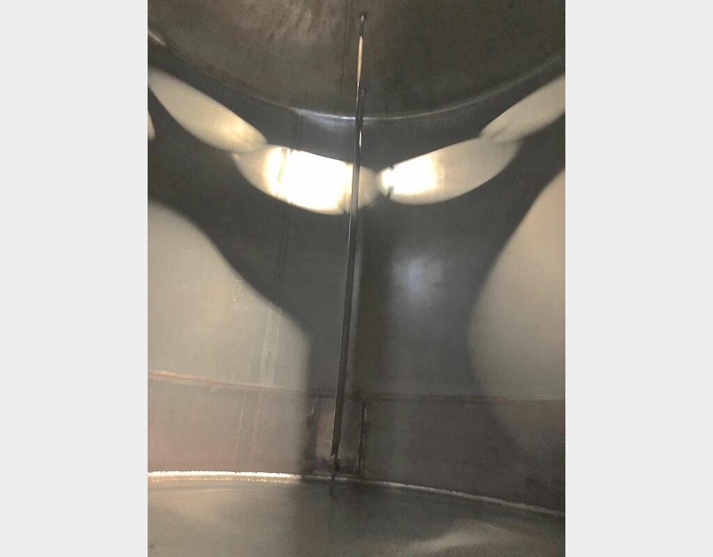 Vertical cylindrical stainless steel tank - 150 HL (15 000 Liters)