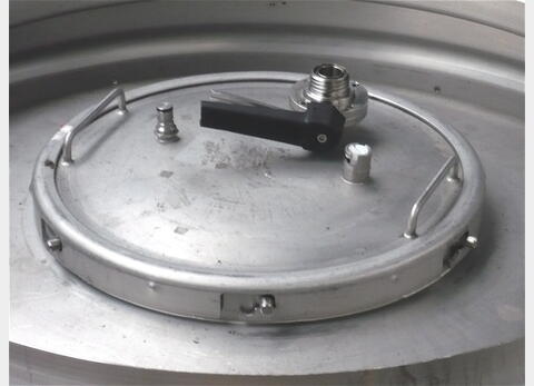 conteneur INOX 304 L Provenance : agroalimentaire Volume : 800 litres