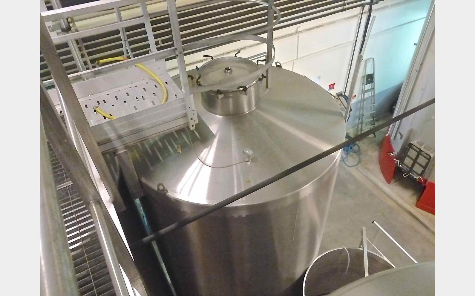 Cuve inox stockage Volume : 185 HLS (18500 litres)