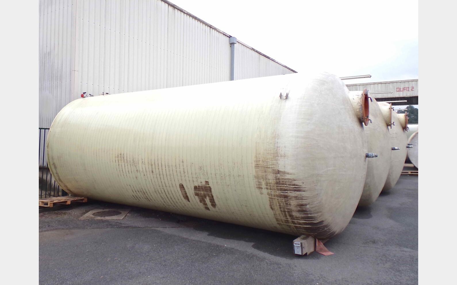 Cuve fibre fond plat sur radier Volume : 50 000 litres (500 hls)