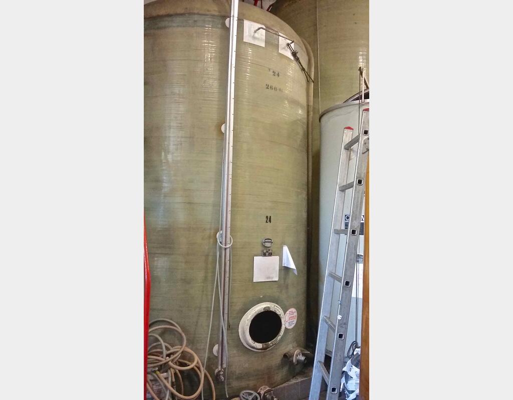 Cuve  fibre cylindrique verticale - capacité : 235.77 hls (23577 l)