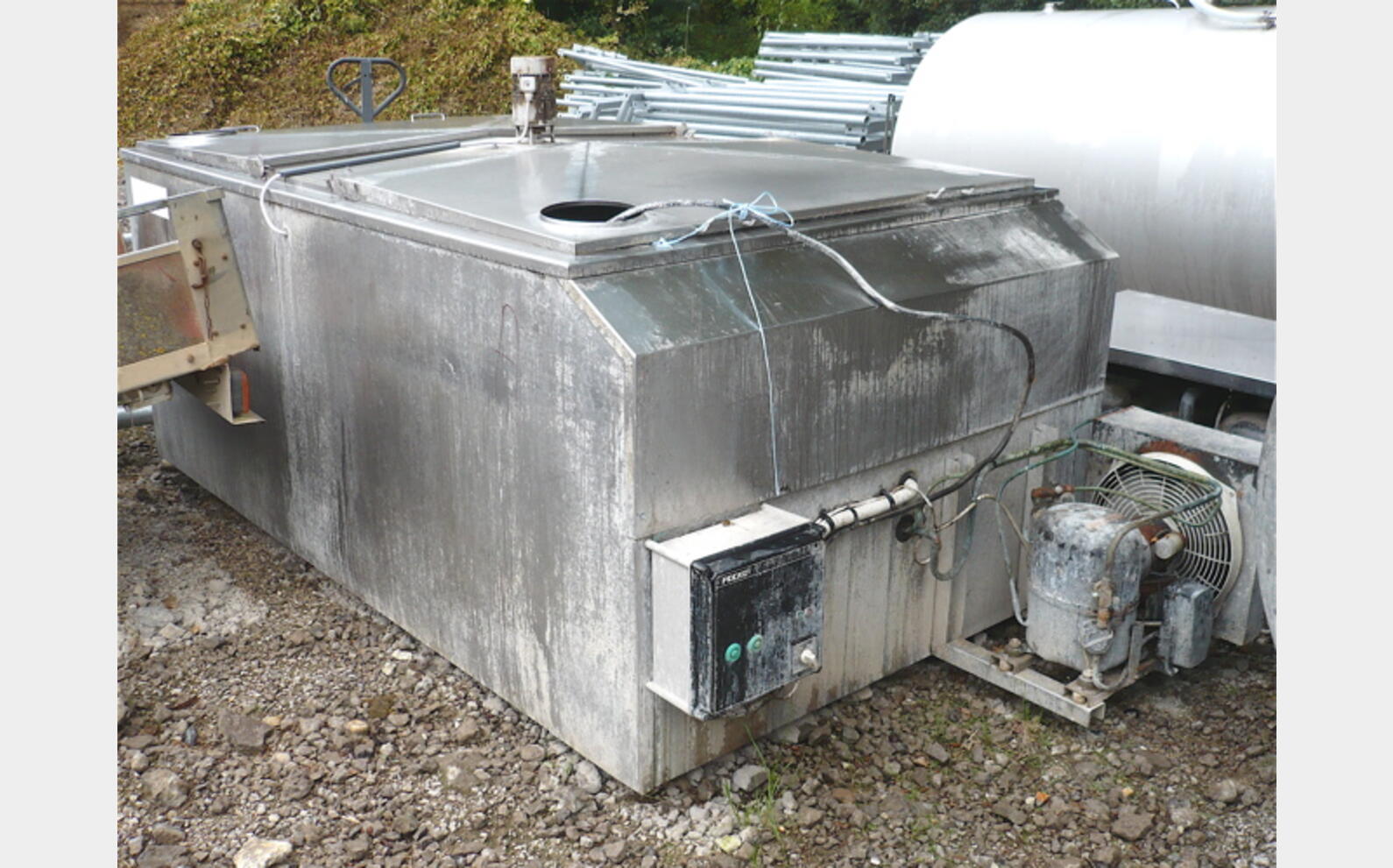 Tank &agrave; lait INOX 304 Volume : 1.800 litres
