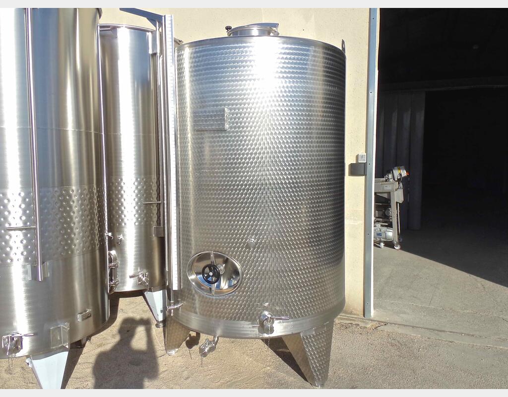 Cuve fermée sur pieds en INOX - Volume : 4300 litres