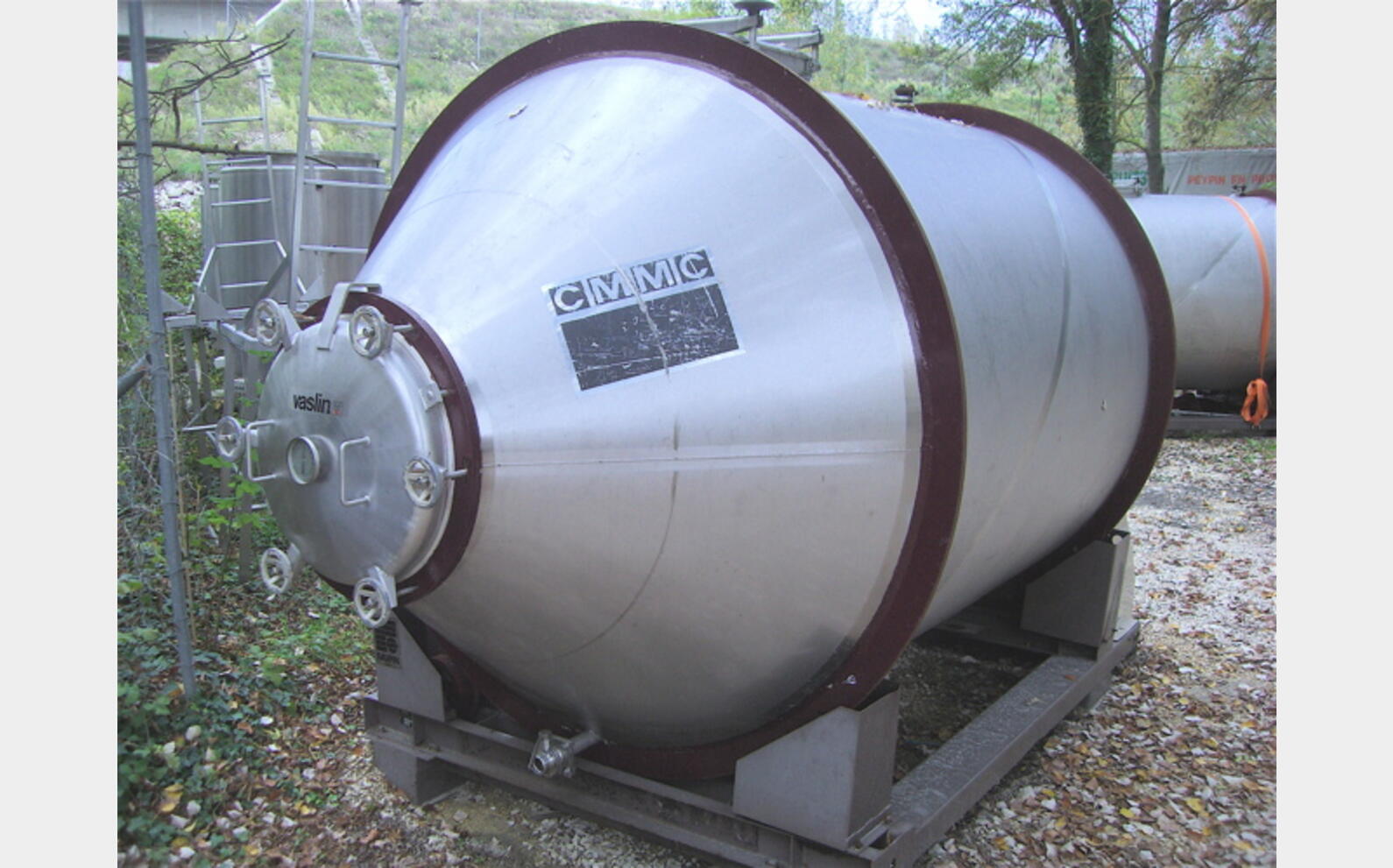 Cuve inox vinification 65 hls En inox 304 , de 6500 litres .