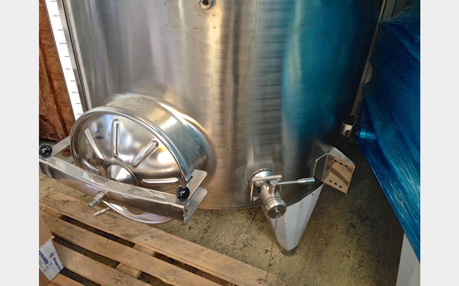 Cuve Inox chapeau flottant de 28 hls Volume : 2800 litres (28 hls)