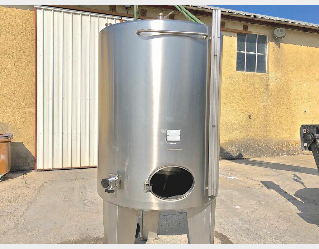 Cuve inox fond conique sur pieds - 3.000 litres