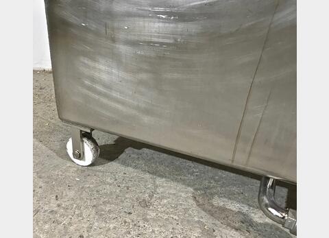 Cuve inox de stockage parall&eacute;l&eacute;pip&egrave;dique