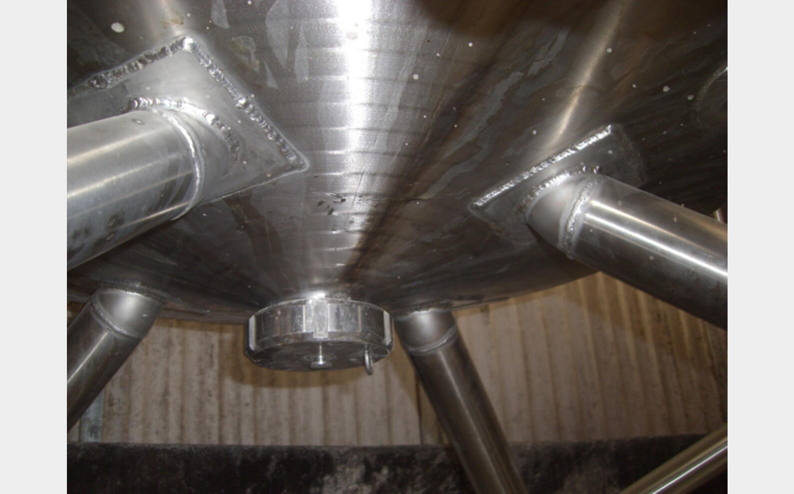 1 cuve inox 316L agit&eacute;e de 400 litres