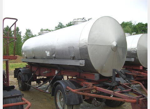 Citerne Inox 304 L , deux compartiments - Sur chassis roulant , cuve isolé