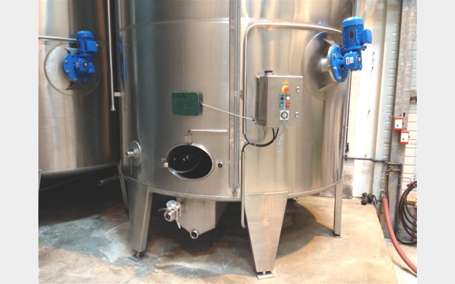 cuve pr&eacute;cipitation tartrique agit&eacute;e INOX 316L Volume : 353 HLS (35300 litres)