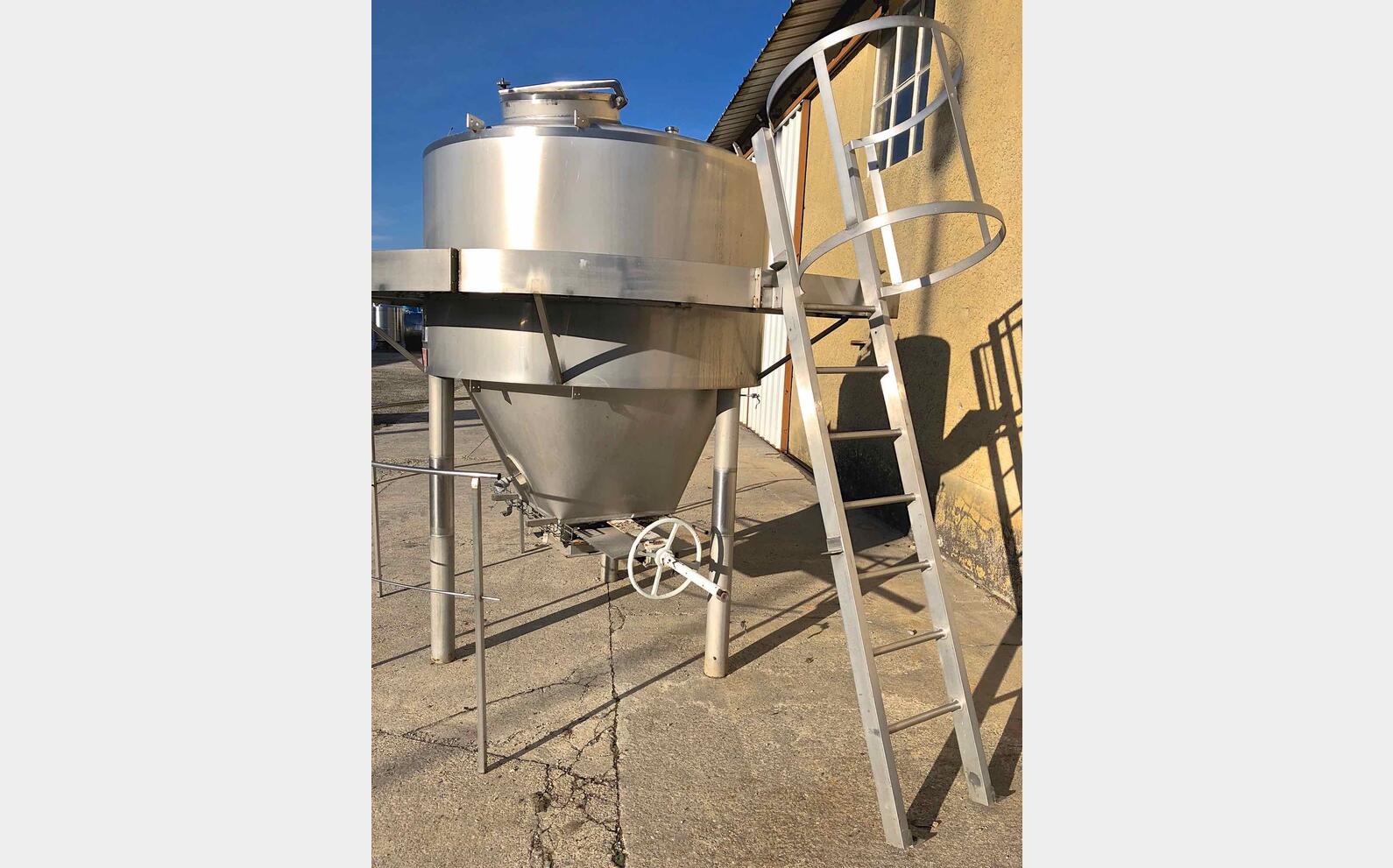 Silo INOX pour vrac Marque : SERIACO Ann&eacute;e : 1995