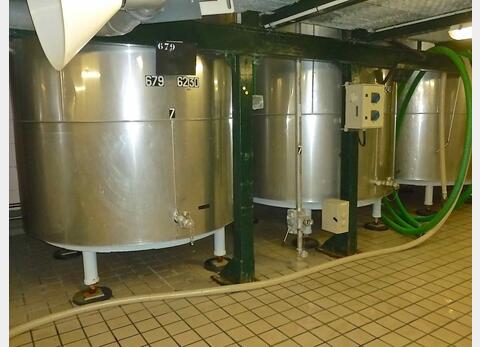 Cuve inox agit&eacute;e isol&eacute;e circulation forc&eacute;e Agroalimentaire Volume : 62 HL (6200 litres)