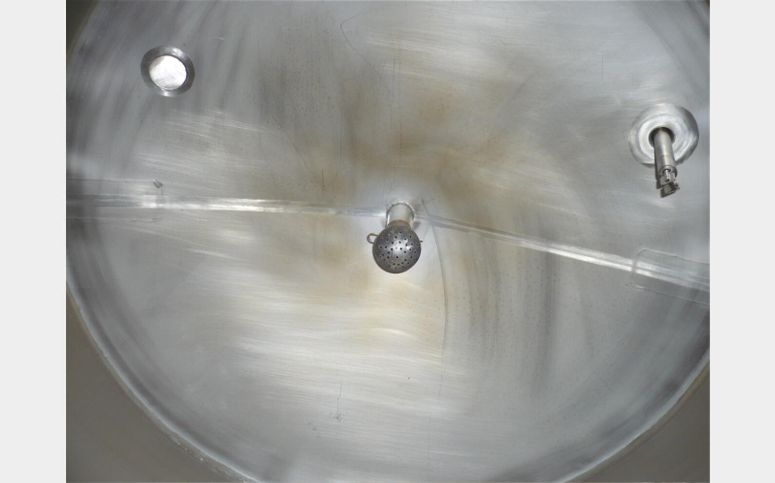 cuve stockage INOX isol&eacute;e Volume : 1000 litres.