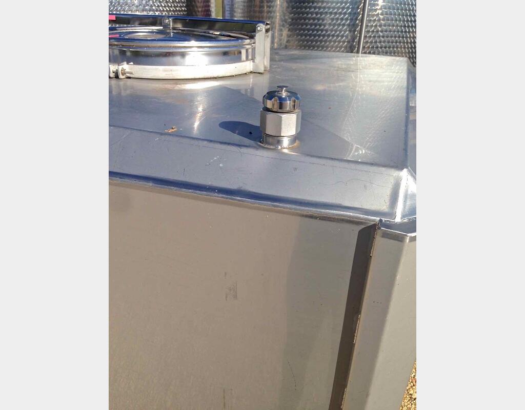 Cuve de stockage parallélépipèdique - sur pieds de 3000 L