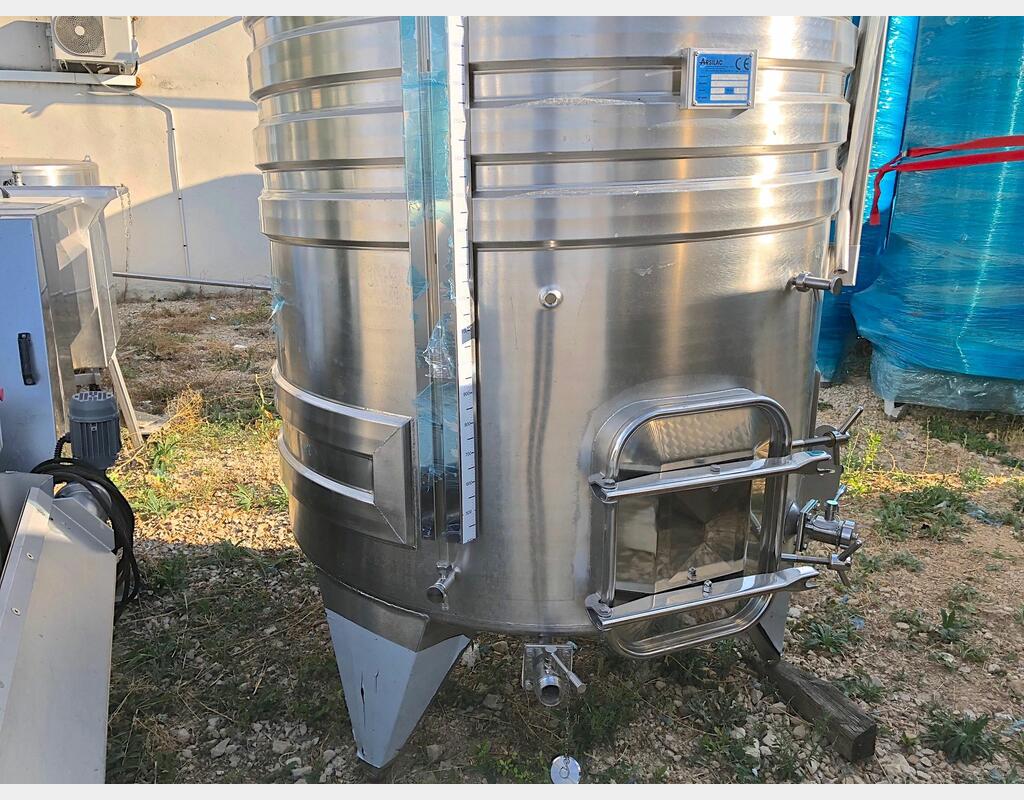 Cuve inox à chapeau flottant  40 hls - Fond incliné sur pieds